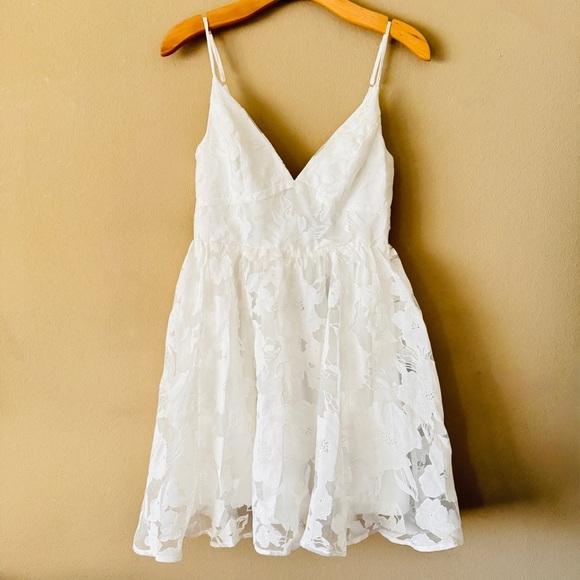 NWT Lulus Floral Feelings White Floral Jacquard Babydoll Mini Dress Size S - Picture 6 of 13